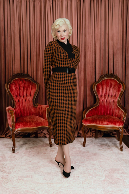 Marilyn’s iconic style in Gentlemen Prefer Blondes, the Miss Lee Knit Dress brings classic 1950s sophistication into a sleek, curve loving silhouette.