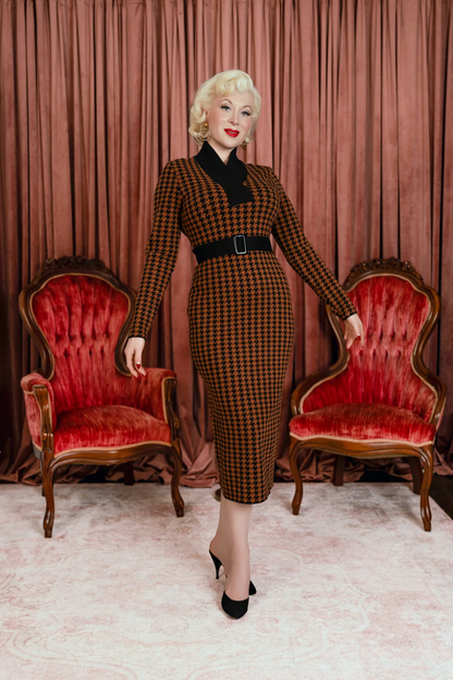Marilyn’s iconic style in Gentlemen Prefer Blondes, the Miss Lee Knit Dress brings classic 1950s sophistication into a sleek, curve loving silhouette.
